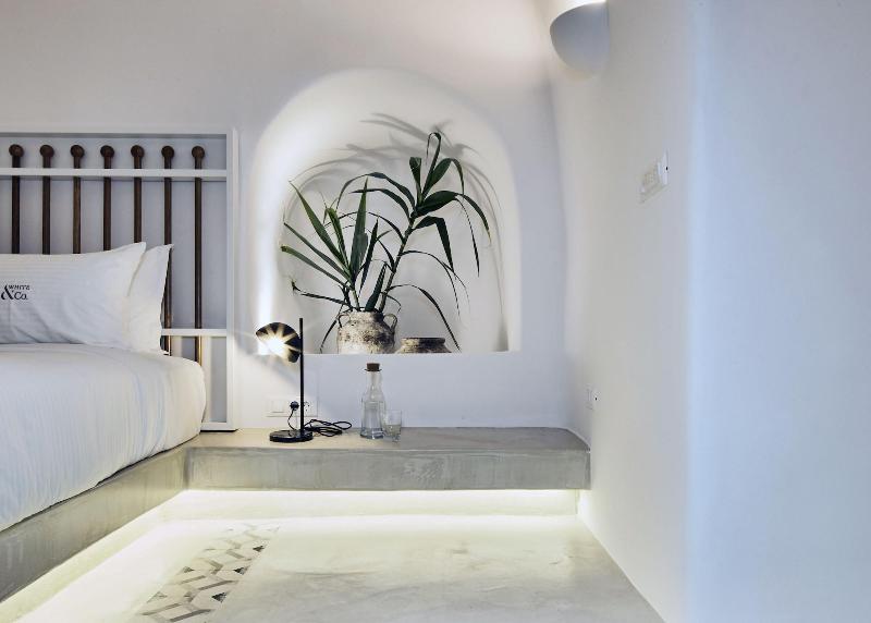 White and Co. La Torre Suites image