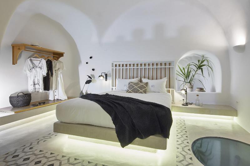 White and Co. La Torre Suites image