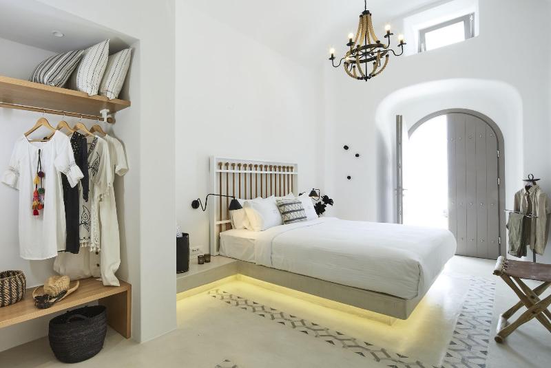 White and Co. La Torre Suites image
