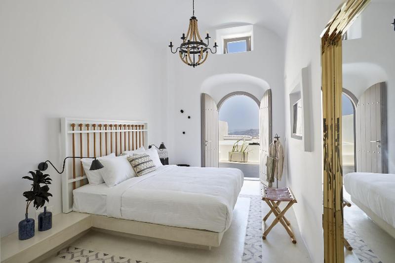 White and Co. La Torre Suites image
