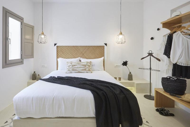 White and Co. La Torre Suites image