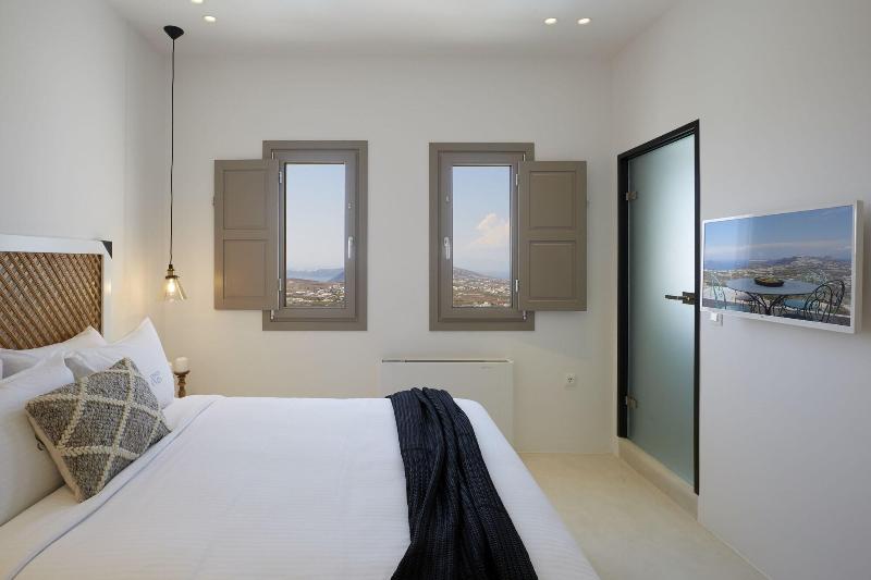 White and Co. La Torre Suites image