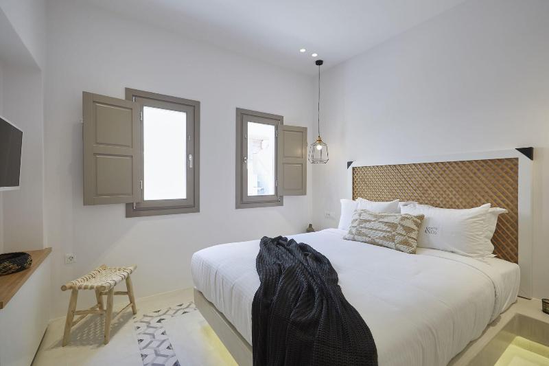 White and Co. La Torre Suites image