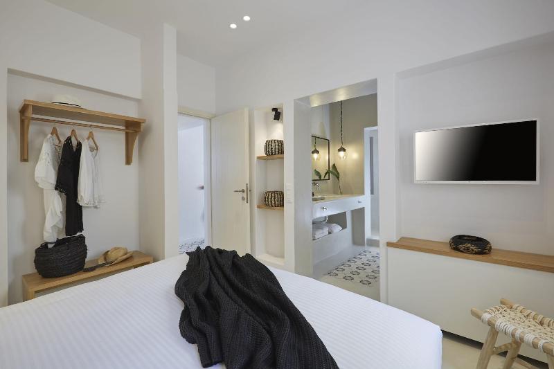 White and Co. La Torre Suites image
