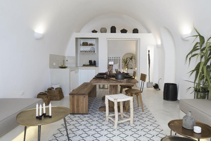 White and Co. La Torre Suites image