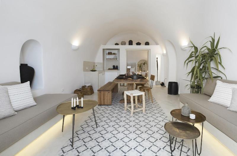 White and Co. La Torre Suites image