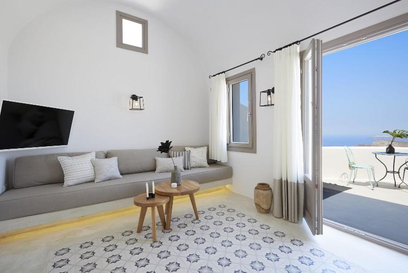 White and Co. La Torre Suites image