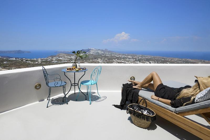 White and Co. La Torre Suites image