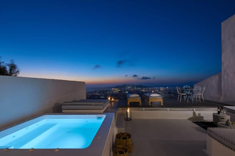 White and Co. La Torre Suites image
