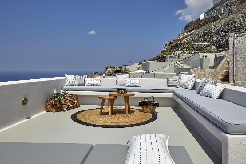 White and Co. La Torre Suites image