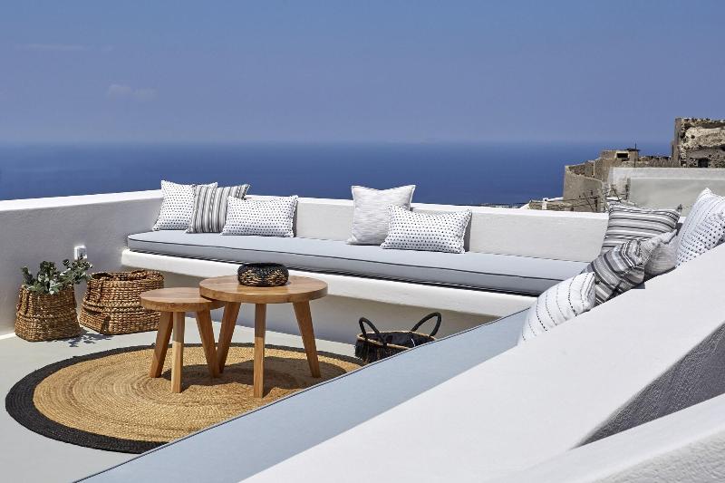White and Co. La Torre Suites image