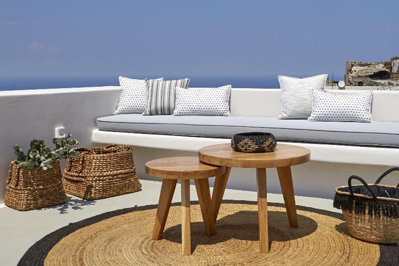 White and Co. La Torre Suites image