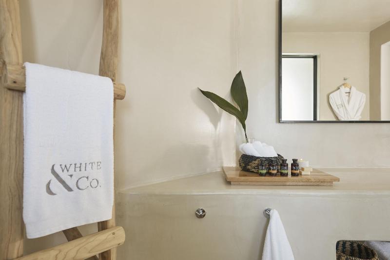 White and Co. La Torre Suites image