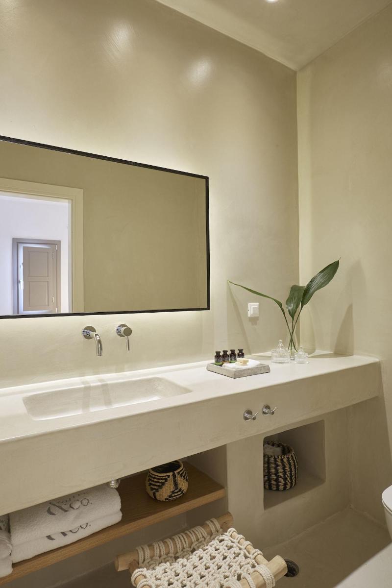 White and Co. La Torre Suites image
