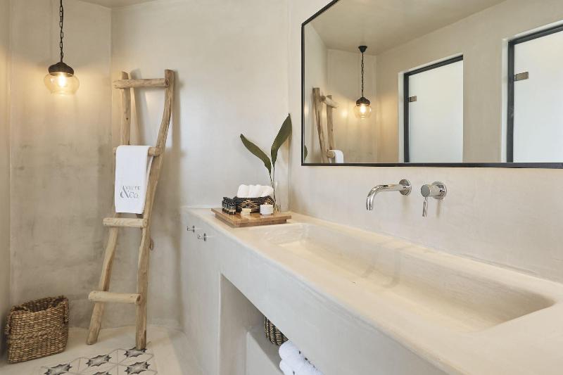 White and Co. La Torre Suites image