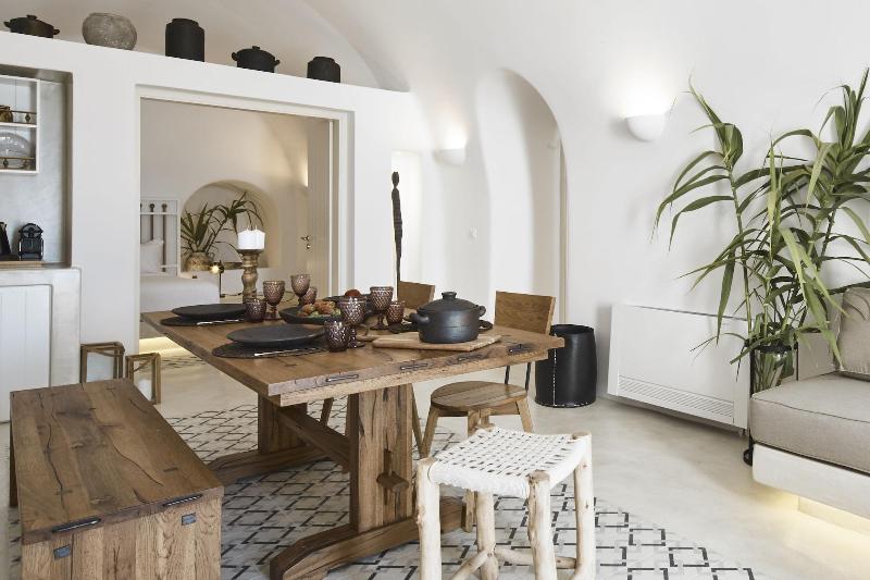 White and Co. La Torre Suites image