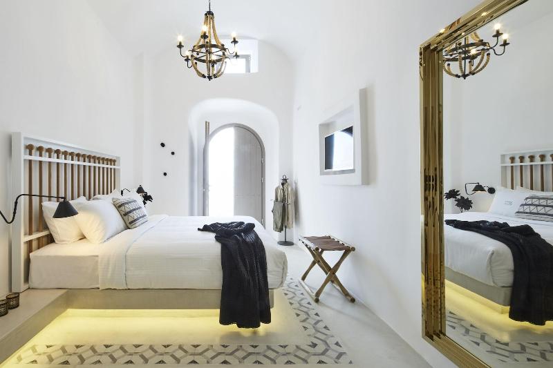 White and Co. La Torre Suites image