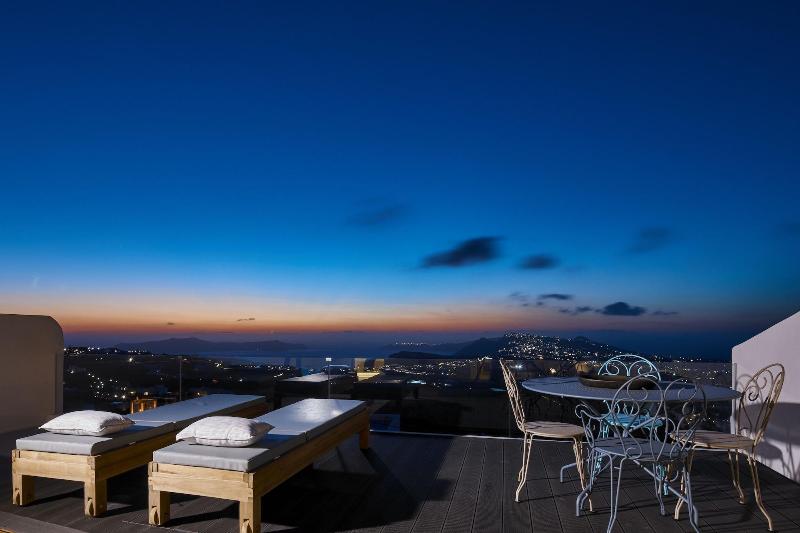 White and Co. La Torre Suites image