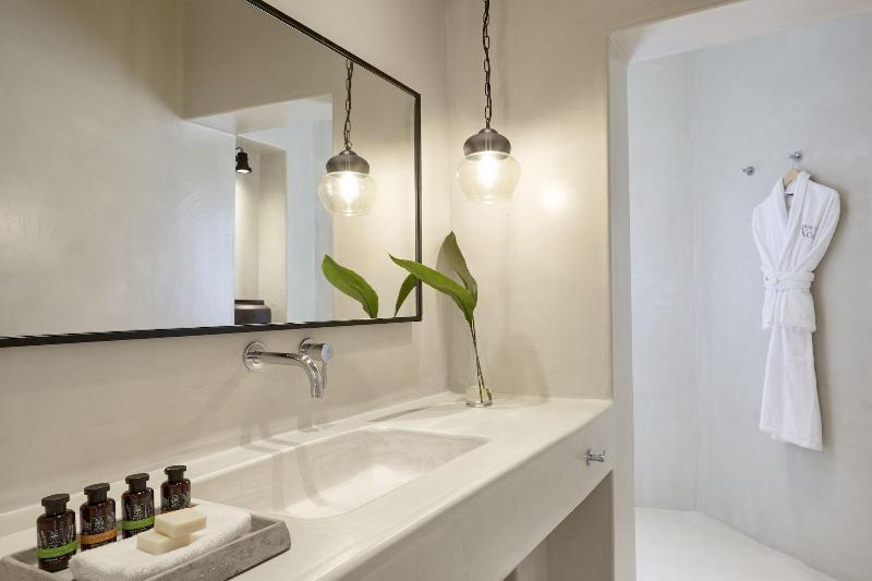 White and Co. La Torre Suites image