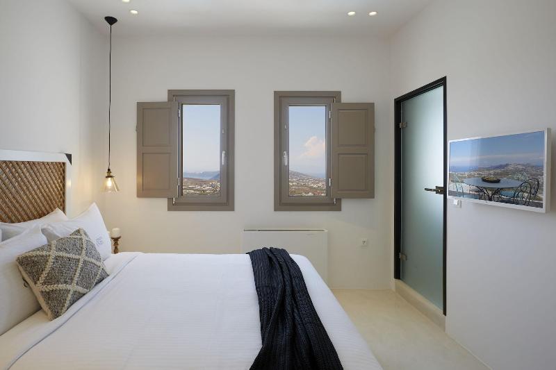 White and Co. La Torre Suites image