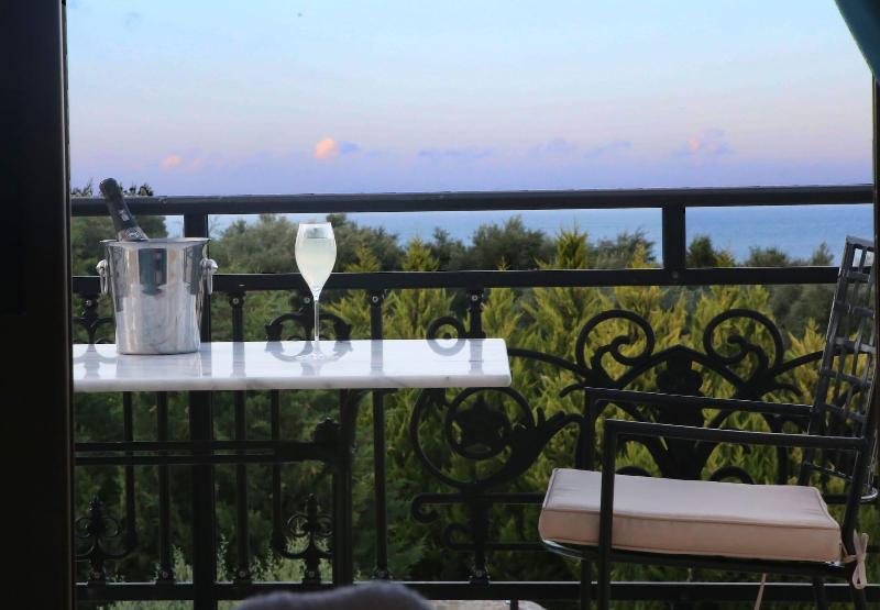 Casa Leone Suites image
