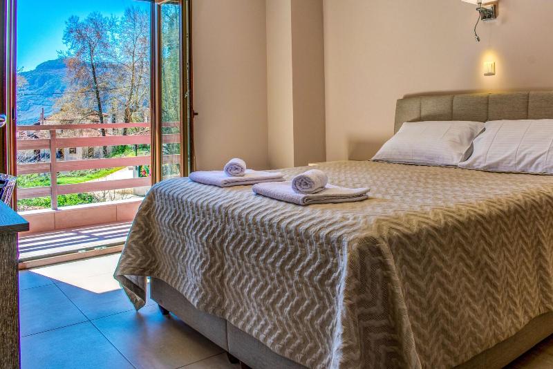 Elia Deluxe Accomondation image