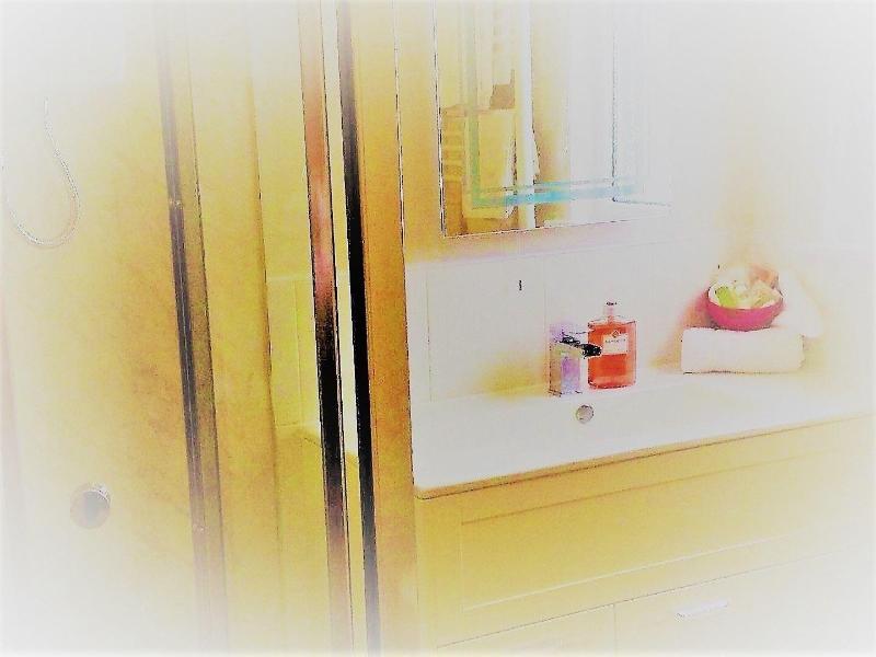 Dunroamin image