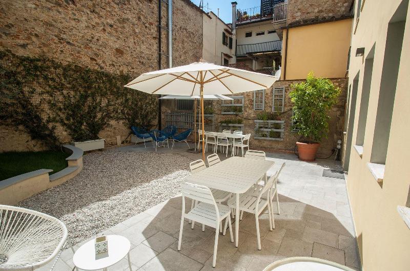 Dimora 16 Rooms & Garden image