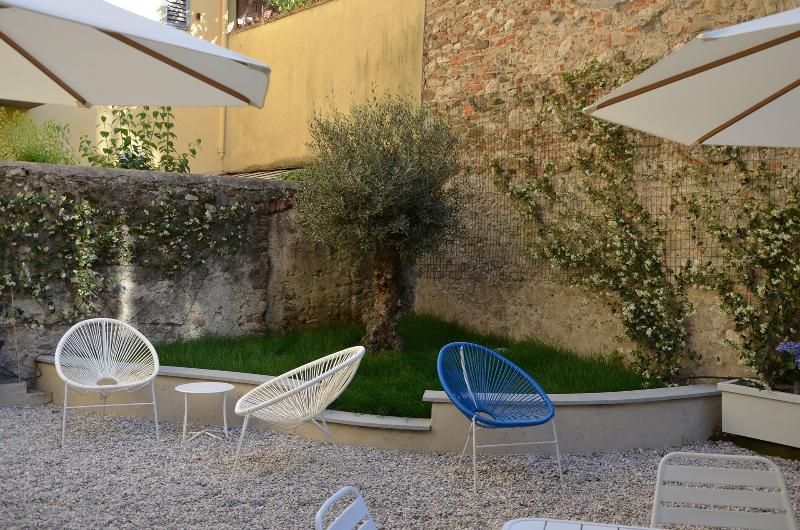 Dimora 16 Rooms & Garden image