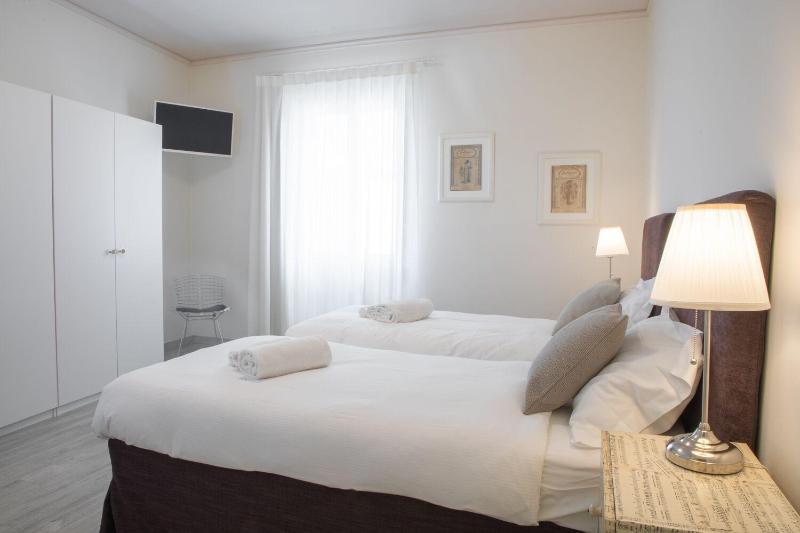 Dimora 16 Rooms & Garden image