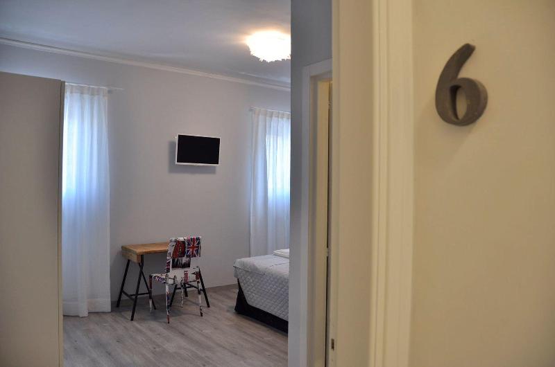 Dimora 16 Rooms & Garden image