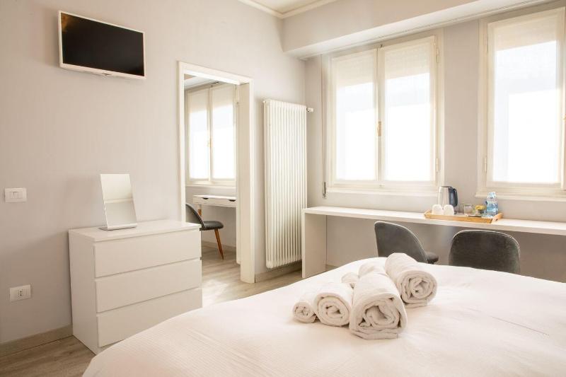 Dimora 16 Rooms & Garden image