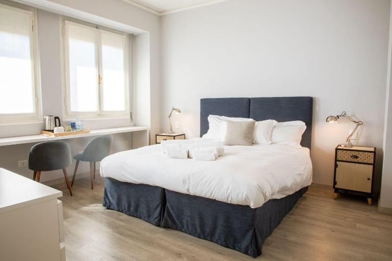 Dimora 16 Rooms & Garden image