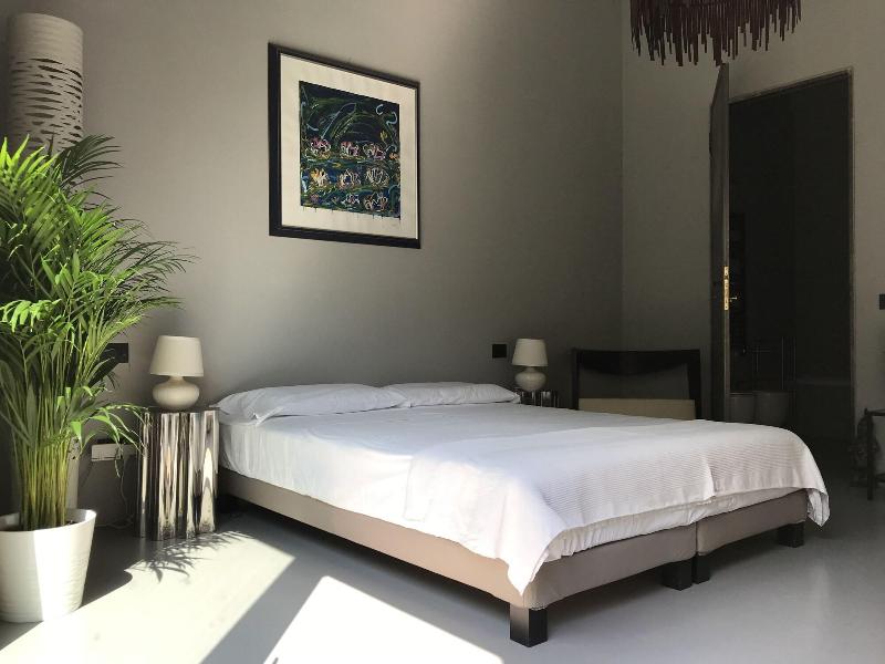 Loft Navigli With Private Garden image
