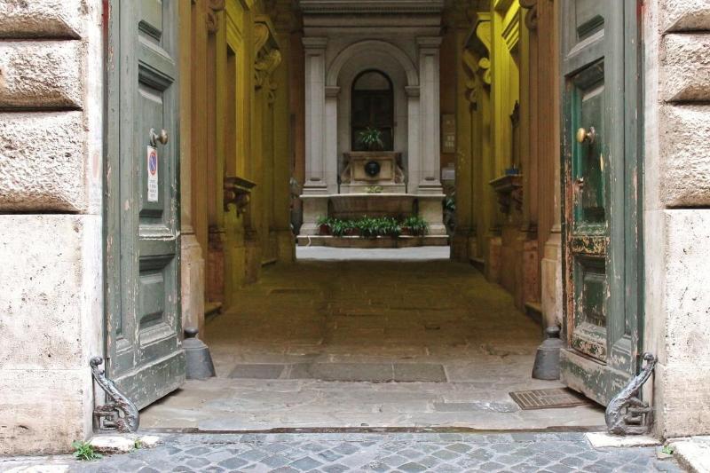 Roman Central House image