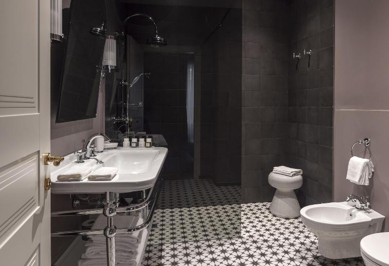 Butterfly Boutique Rooms image