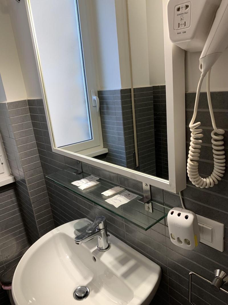 Tiburtina Suites image