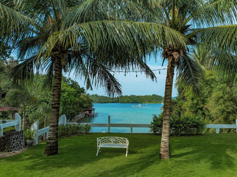 The Hawk's Nest Resort image