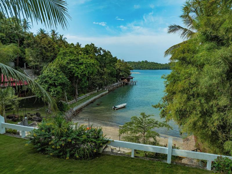 The Hawk's Nest Resort image