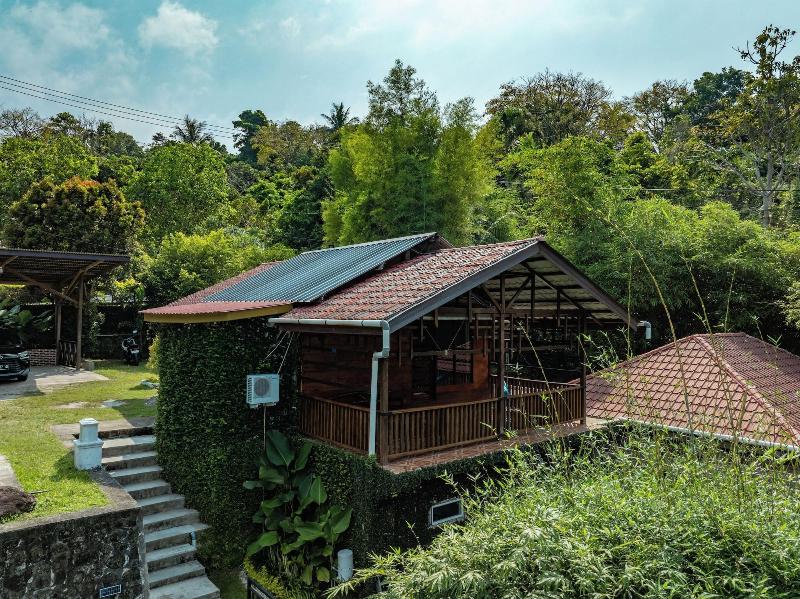 The Hawk's Nest Resort image