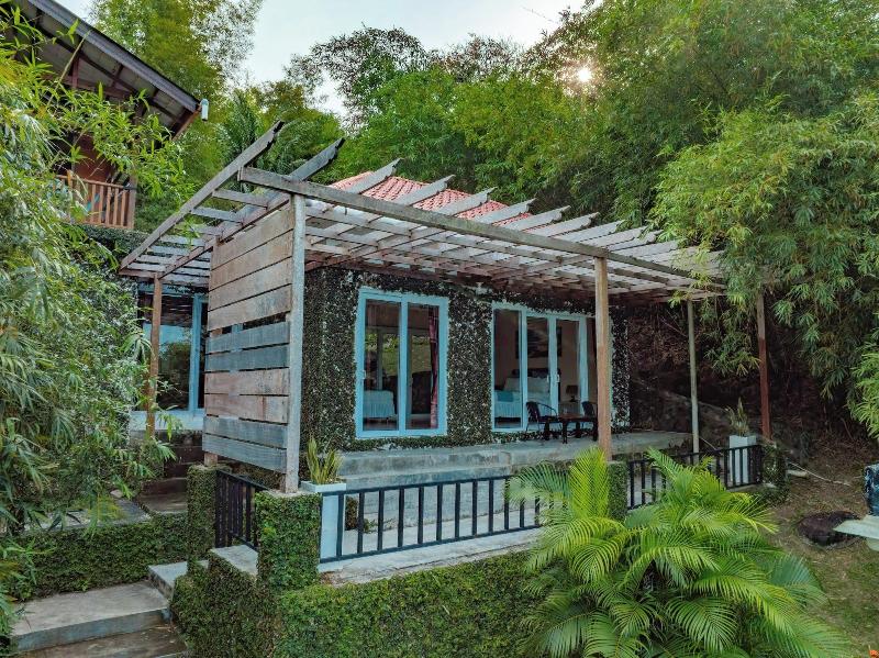 The Hawk's Nest Resort image