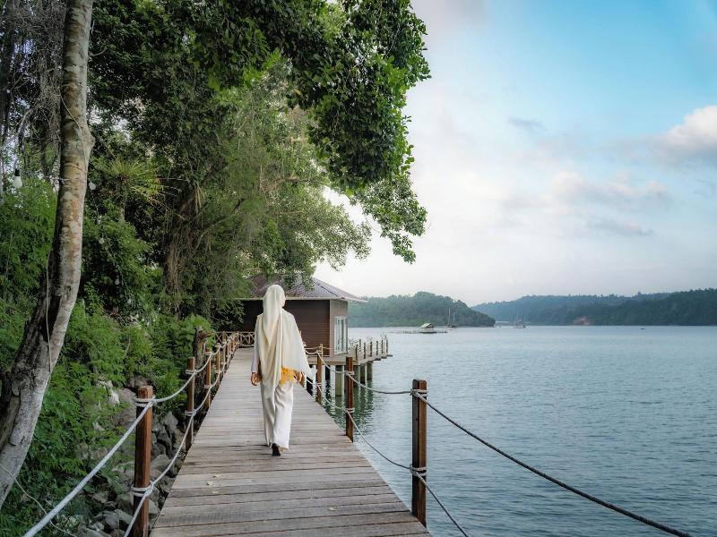 The Hawk's Nest Resort image