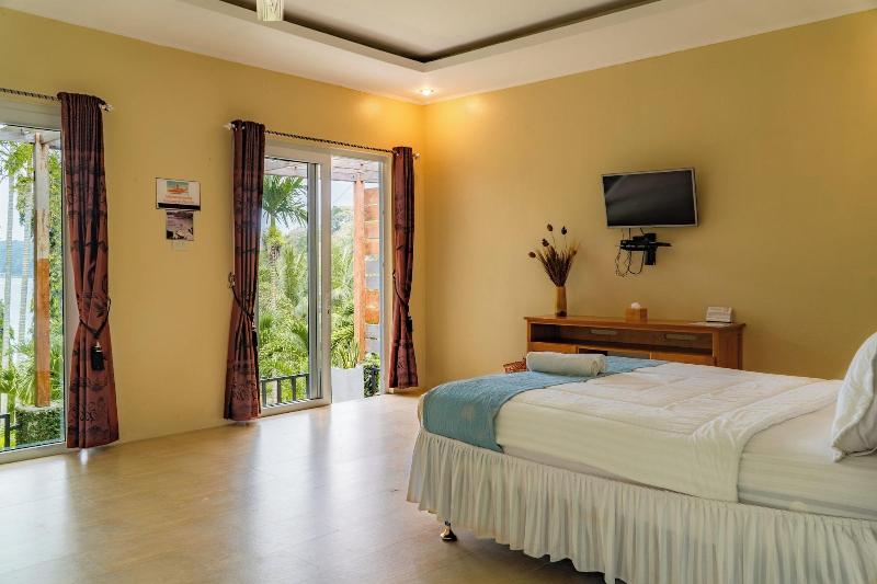 The Hawk's Nest Resort image