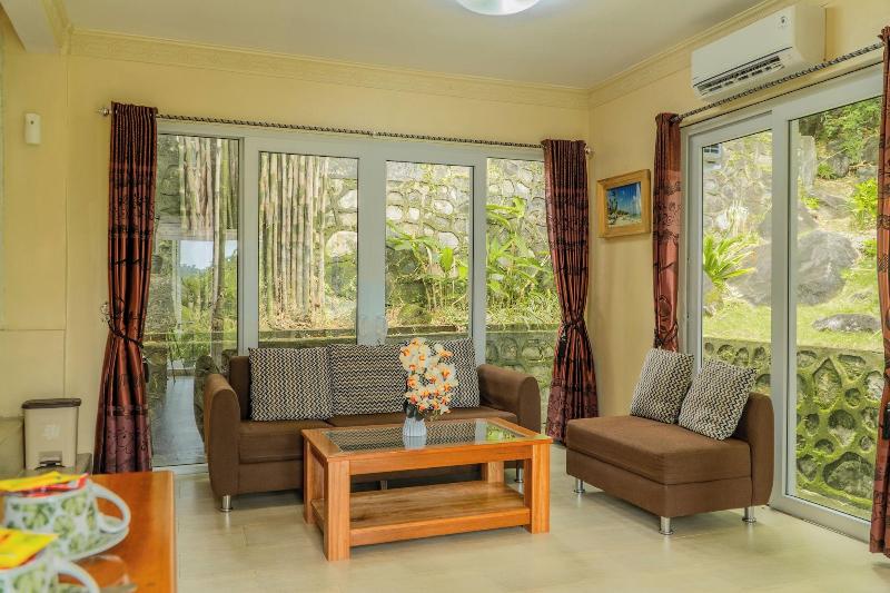 The Hawk's Nest Resort image