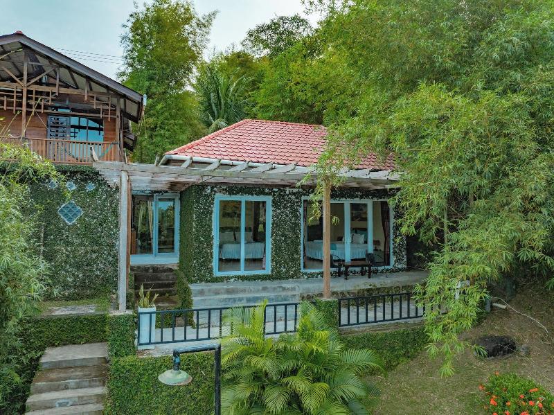 The Hawk's Nest Resort image