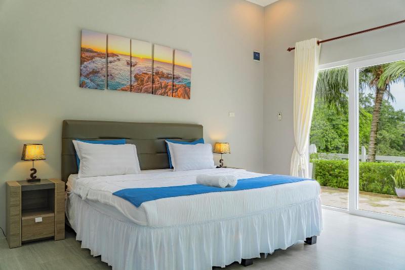 The Hawk's Nest Resort image
