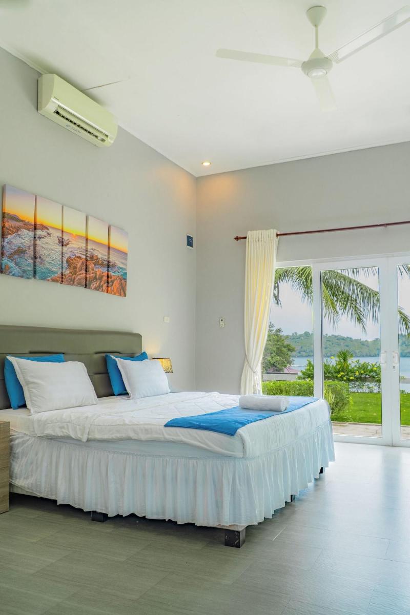 The Hawk's Nest Resort image