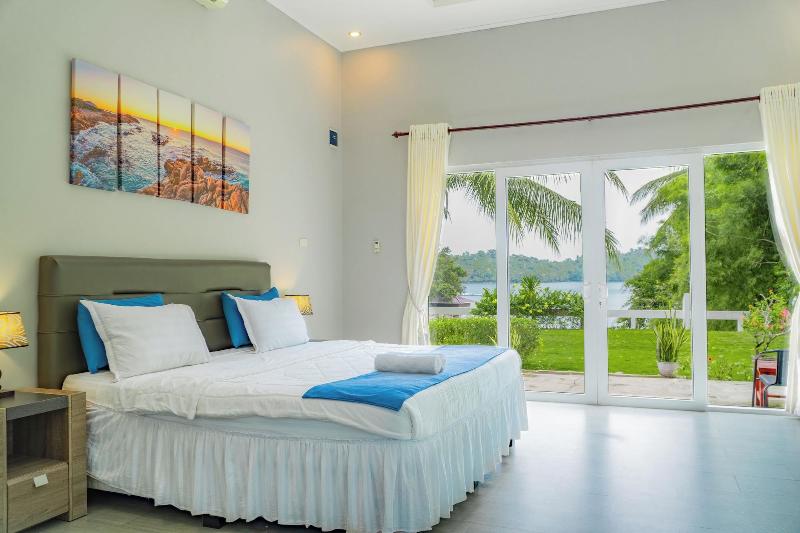 The Hawk's Nest Resort image