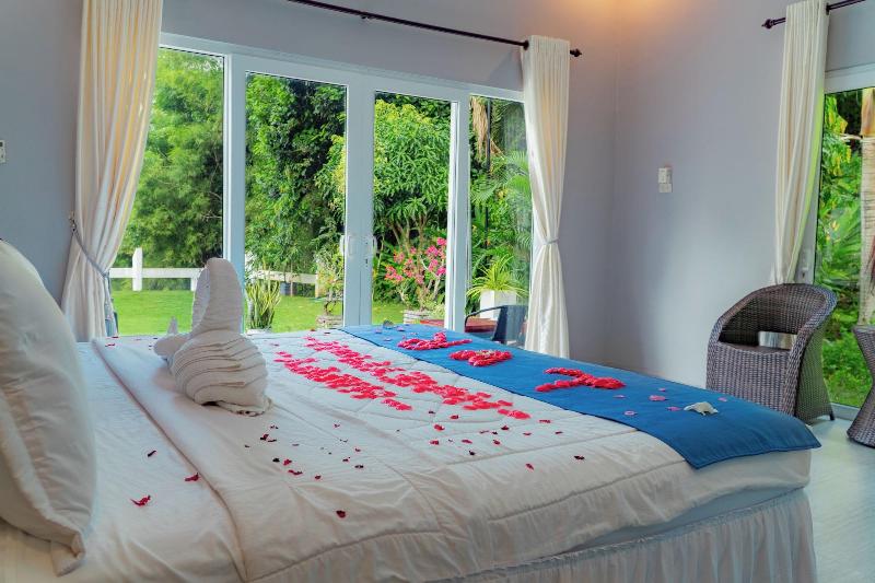 The Hawk's Nest Resort image