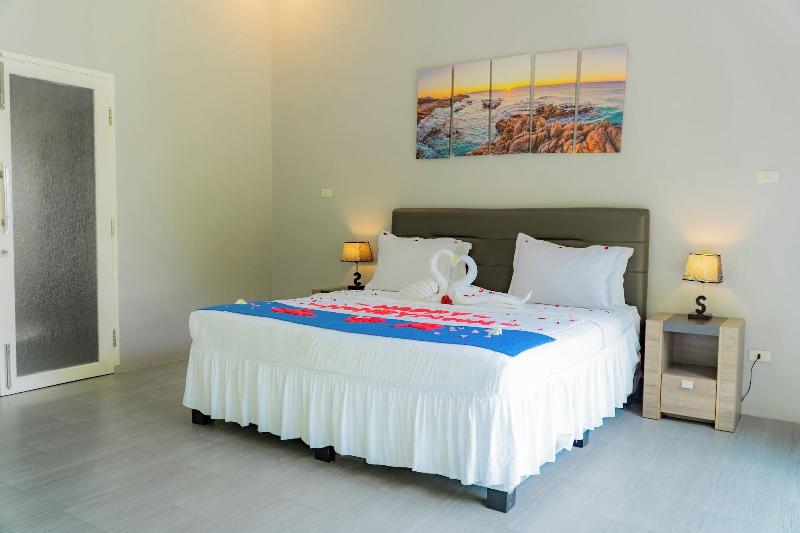 The Hawk's Nest Resort image